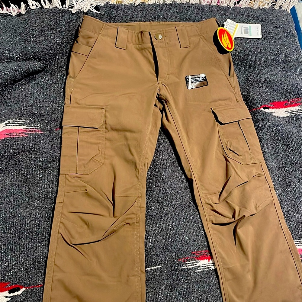 NWT Under Armour women’s Storm pants - size 8